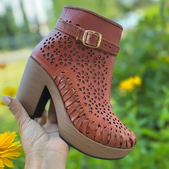 🌸 2 x $79 🌸  Handmade Leather Mexican booties - Picture 2 of 4